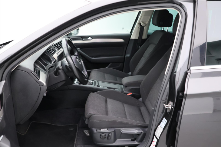Volkswagen Passat 2,0 TDI 110kW DSG LED 1.Maj
