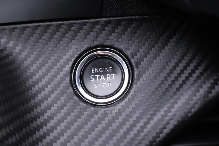 Peugeot 2008 1,2 PT Allure LED 1.Maj DPH