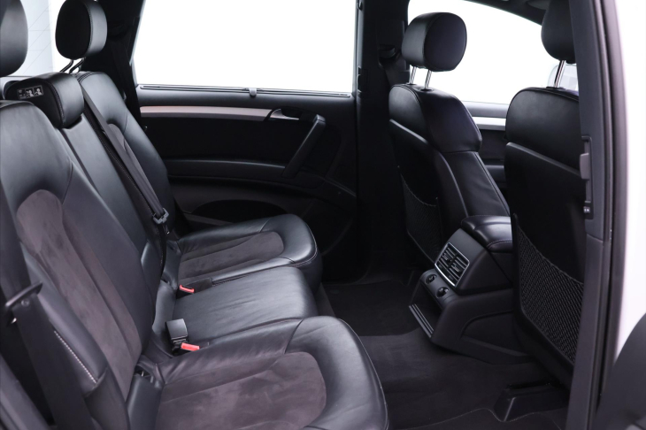 Audi Q7 3,0 TDI 180kW S-LINE CZ 7 Míst