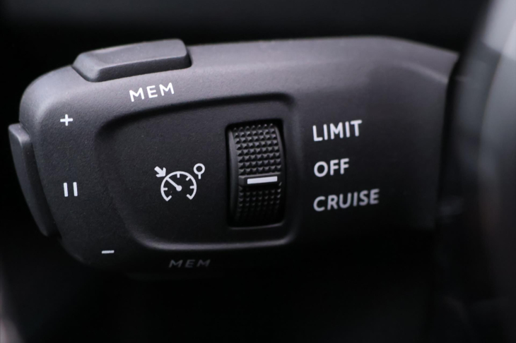 Peugeot 5008 1,2 PT Aut. Allure 7-Míst DPH