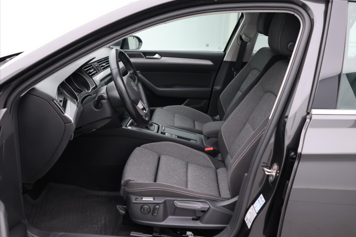 Volkswagen Passat 1,5 TSI 110 kW Business DPH CZ