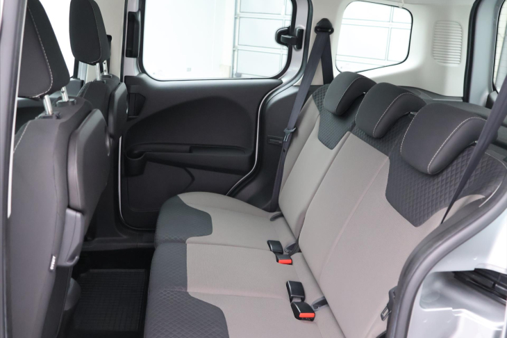 Ford Tourneo Courier 1,0 I 74KW CZ KLIMA TAŽNÝ