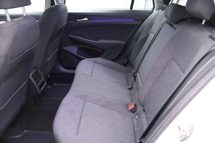 Volkswagen Golf 1,0 TSI 81kW CZ Life 1.Maj DPH