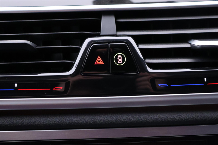 BMW Řada 7 4,4 750i 330kW xDrive DPH