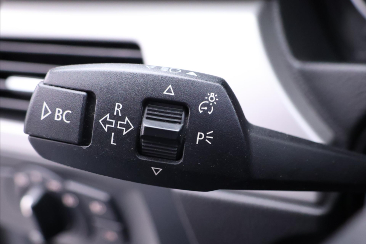 BMW Řada 3 2.0 320i 110kW Aut. Xenon