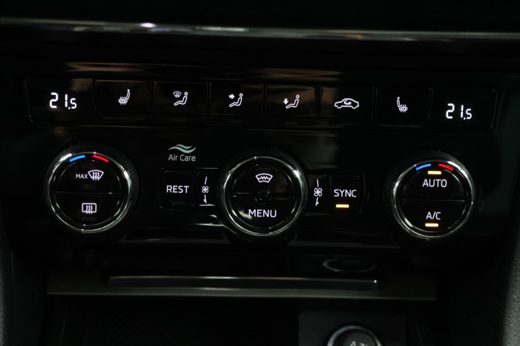 Škoda Superb 2,0 TDI DSG 4x4 CZ Style DPH