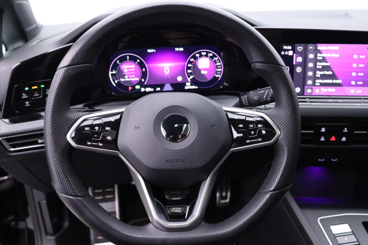 Volkswagen Golf 2,0 TDI DSG R-line Virtual DPH