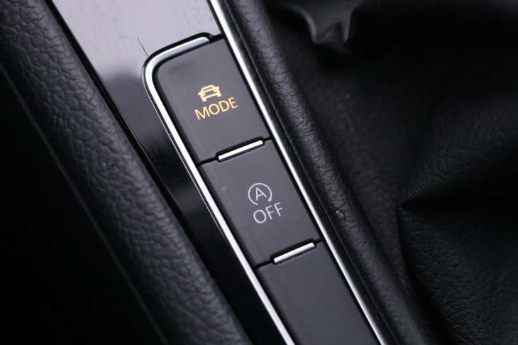 Volkswagen Golf 1,4 TSI 92kW Highline LED 1.Maj