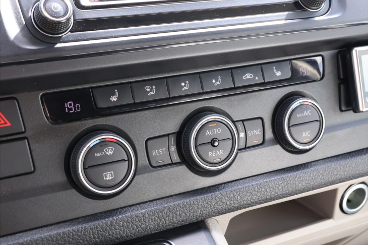 Volkswagen Caravelle 2,0 TDI 150kW DSG 8Míst Comfort