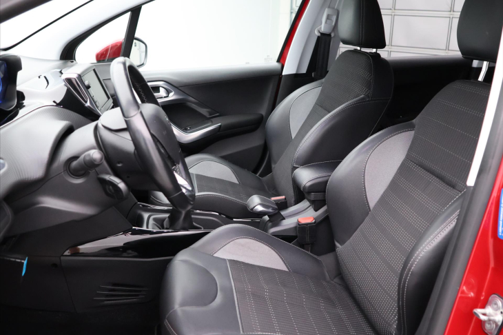 Peugeot 2008 1,2 PureTech 60kW Allure CZ