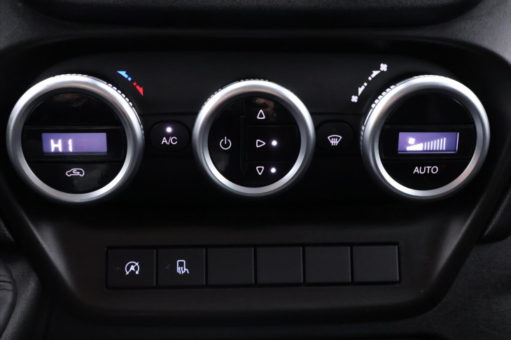 Iveco Daily 2,3 115kW L2H2 DPH