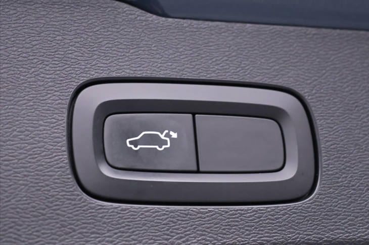 Volvo V60 2,0 D4 Aut. Momentum 1.Maj.