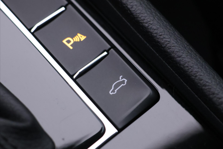 Škoda Superb 2,0 TDI 140kW DSG L&K Xenon