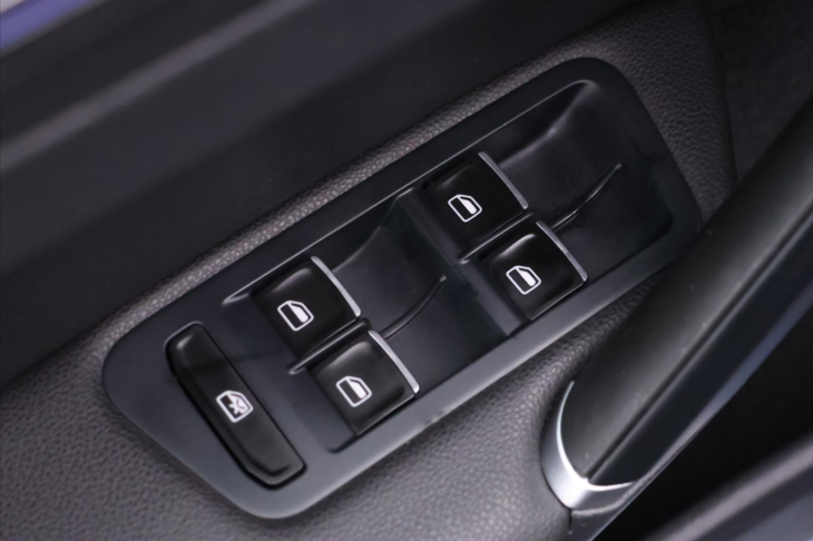 Volkswagen Golf 2,0 TSI R 221kW DSG 4Motion