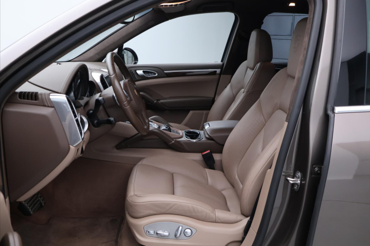 Porsche Cayenne 4.8 Turbo S 405kW DPH CZ
