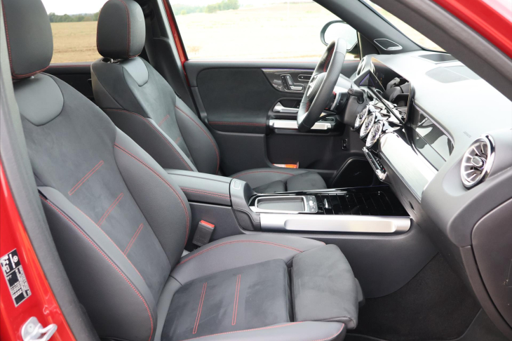 Mercedes-Benz GLB 2,0 220 4Matic AMG Premium