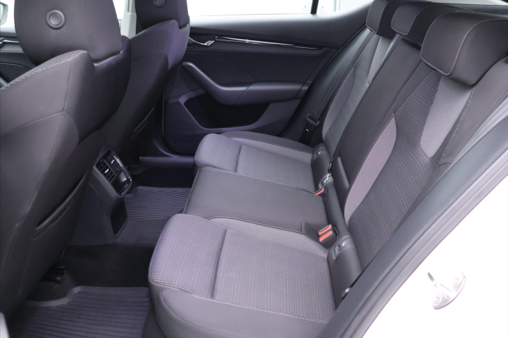 Škoda Octavia 2,0 TDI 110kW Ambition CZ DPH