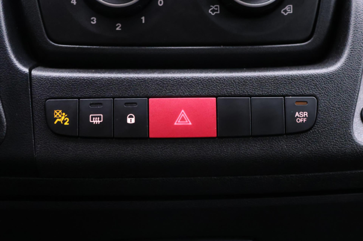 Peugeot Boxer 2,2 HDI 103 kW L2H2 6-Míst DPH