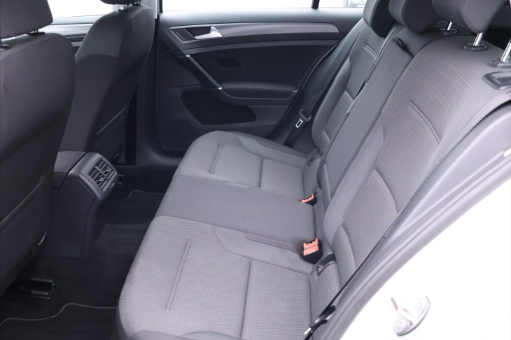 Volkswagen Golf 2,0 TDI 110kW DSG 1.Maj. DPH