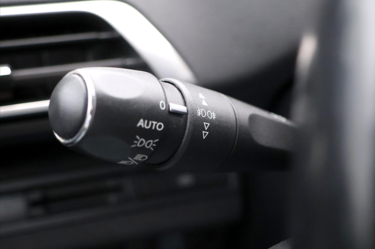 Peugeot 3008 2.0 BlueHDI 110 kW Allure CZ