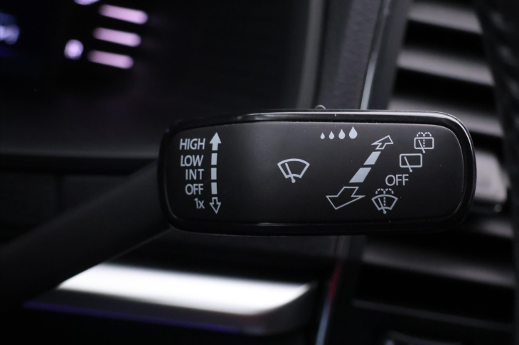 Škoda Karoq 2,0 TDI DSG Tour Virtual DPH