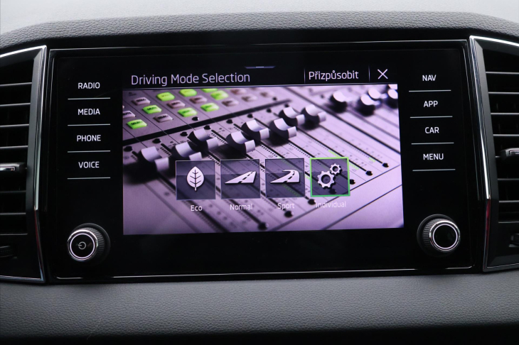 Škoda Karoq 2,0 TDI 85kW Style CZ DPH