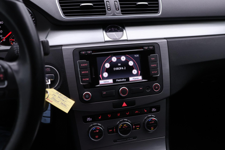 Volkswagen Passat 1,4 TSI 90kW Comfort Navi 1Maj