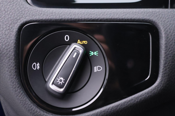 Volkswagen Golf 2,0 TSI R 228kW 4M DSG Virtual