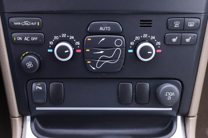 Volvo XC90 2,4 D5 147kW AWD KINETIC