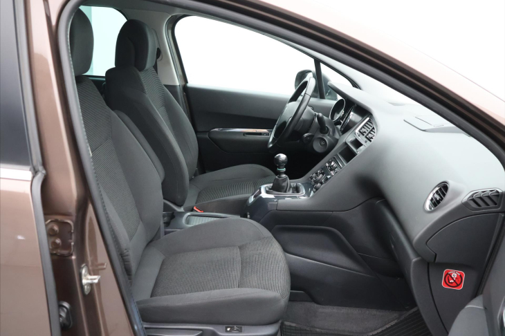 Peugeot 5008 1,6 HDI 88kW Allure 7-Míst DPH