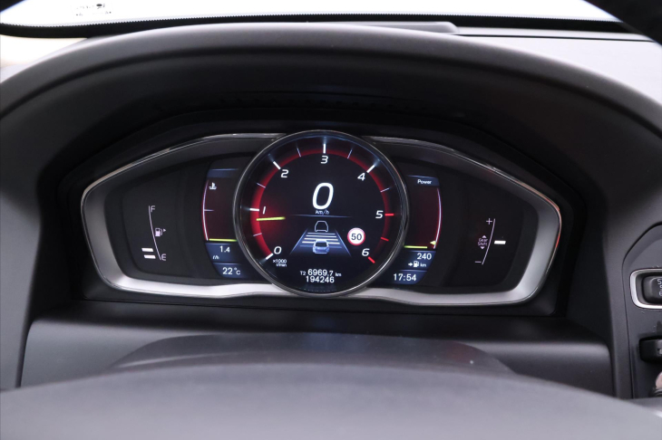 Volvo XC60 2,0 D3 100kW Summum Serv.Kniha