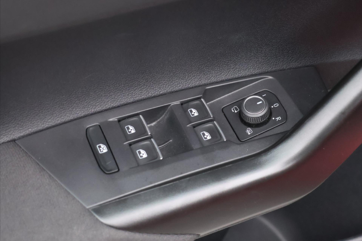 Volkswagen Taigo 1,0 TSI DSG R-Line Virtual DPH