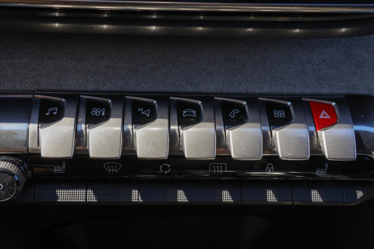 Peugeot 5008 1,5 HDI GT-line DPH 7-Míst