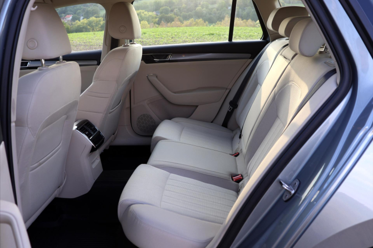 Škoda Superb 2,0 TDI DSG 4x4 CZ Style DPH