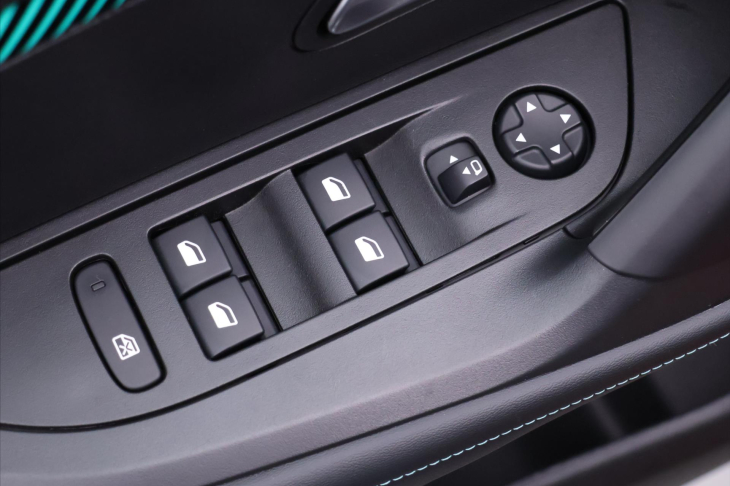 Peugeot 2008 1,2 PT 96kW Aut Allure CZ 1Maj