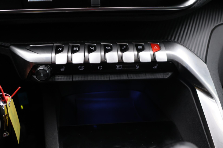 Peugeot 3008 1.2 PureTech 96kW CZ DPH