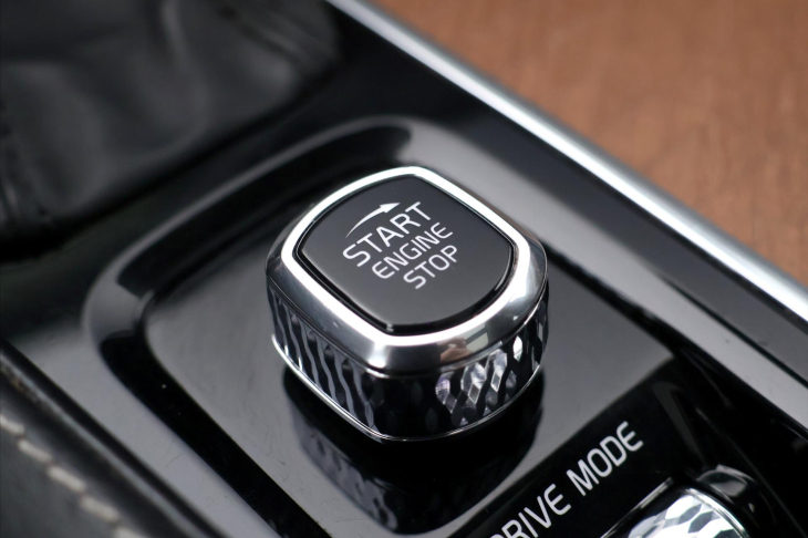 Volvo XC90 2,0 D5 173kW Inscription 4x4 DPH