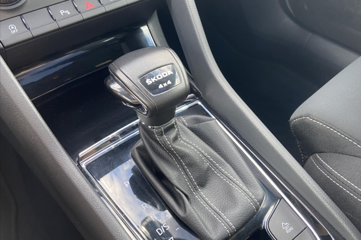 Škoda Karoq 2,0 TDI DSG Sportline 4x4 DPH