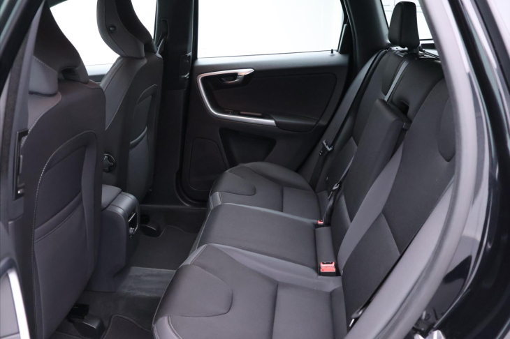 Volvo XC60 2,4 D4 133kW Aut. Momentum 4x4