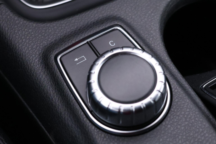 Mercedes-Benz Třídy A 1,6 180 90kW Style Navi Kůže