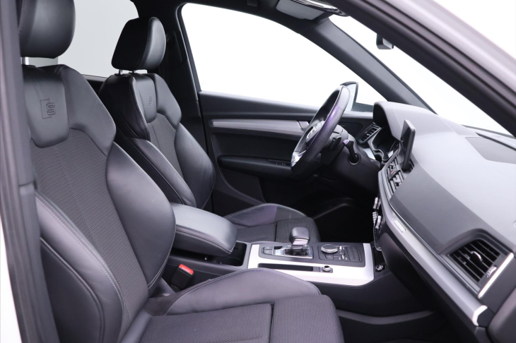 Audi Q5 2,0 TDI S-line 4x4 CZ