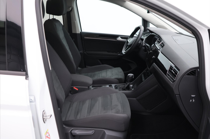 Volkswagen Touran 2,0 TDI DSG R-Line 1.Maj DPH