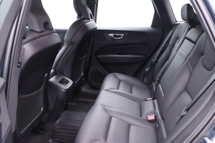 Volvo XC60 2,0 145 kW D4 AWD Momentum