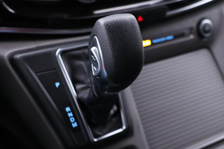 Ford Tourneo Custom 2,0 TDCi Aut. CZ 8-Míst L2 DPH