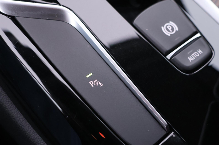 BMW Řada 5 2,0 520d xDrive 140kW