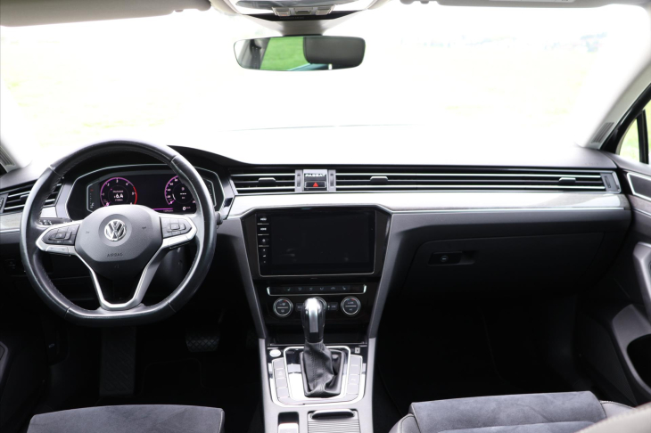 Volkswagen Passat 2,0 TDI DSG Elegance Navi