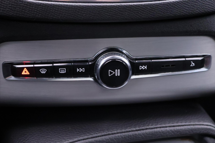 Volvo XC90 2,0 D5 173 kW AWD Momentum DPH