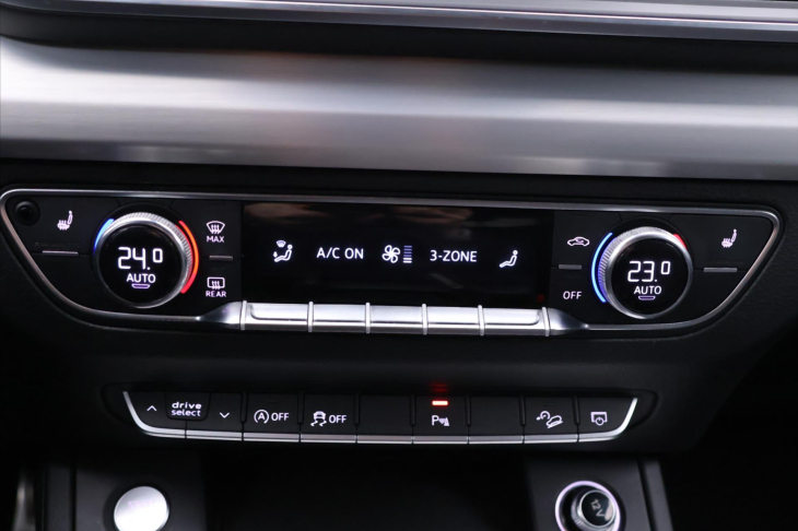 Audi Q5 2,0 TDI S-line 4x4 CZ