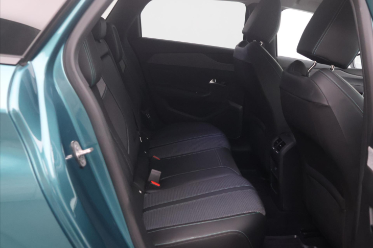 Peugeot 308 1,2 PT 96kW Allure Aut. DPH CZ