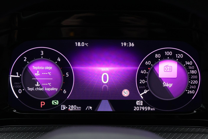 Volkswagen Golf 2,0 TDI DSG R-line Virtual DPH